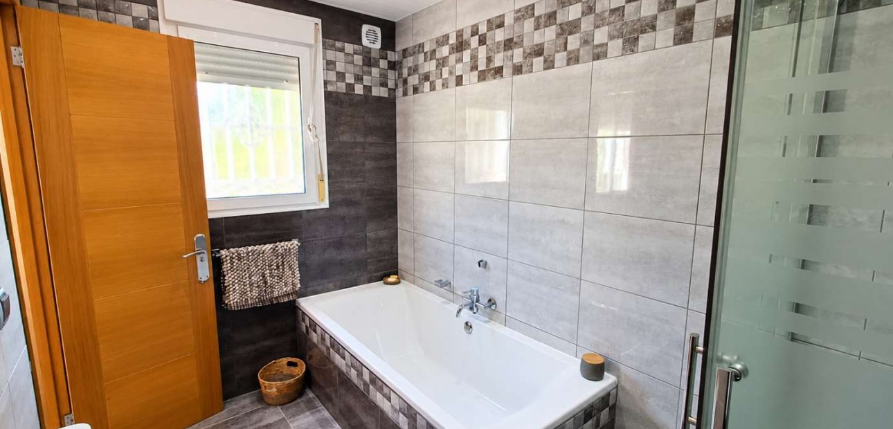 Sale - Detached Villa -
Algorfa - Montemar