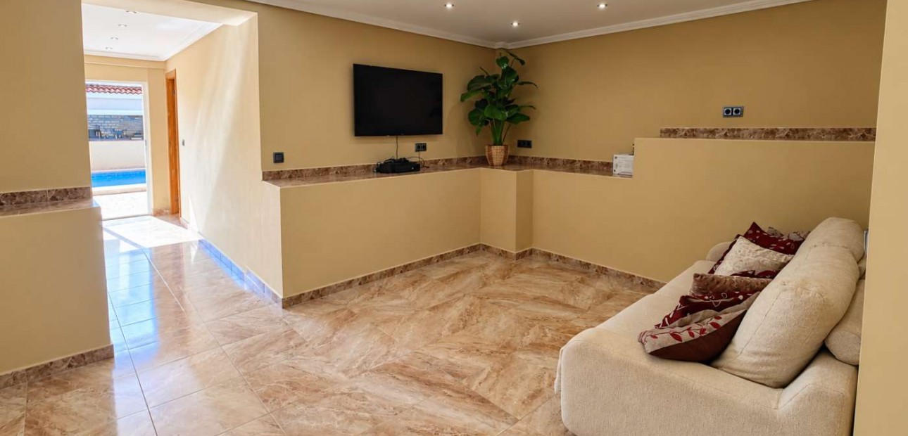 Sale - Detached Villa -
Algorfa - Montemar