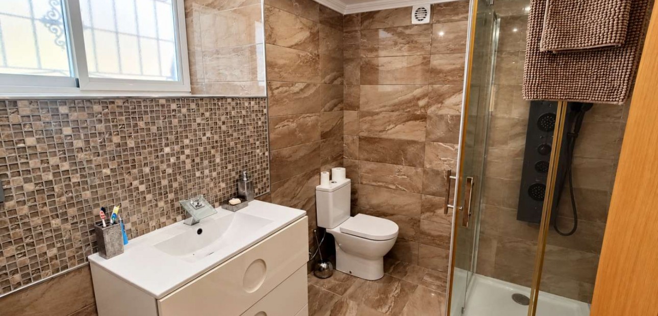 Sale - Detached Villa -
Algorfa - Montemar