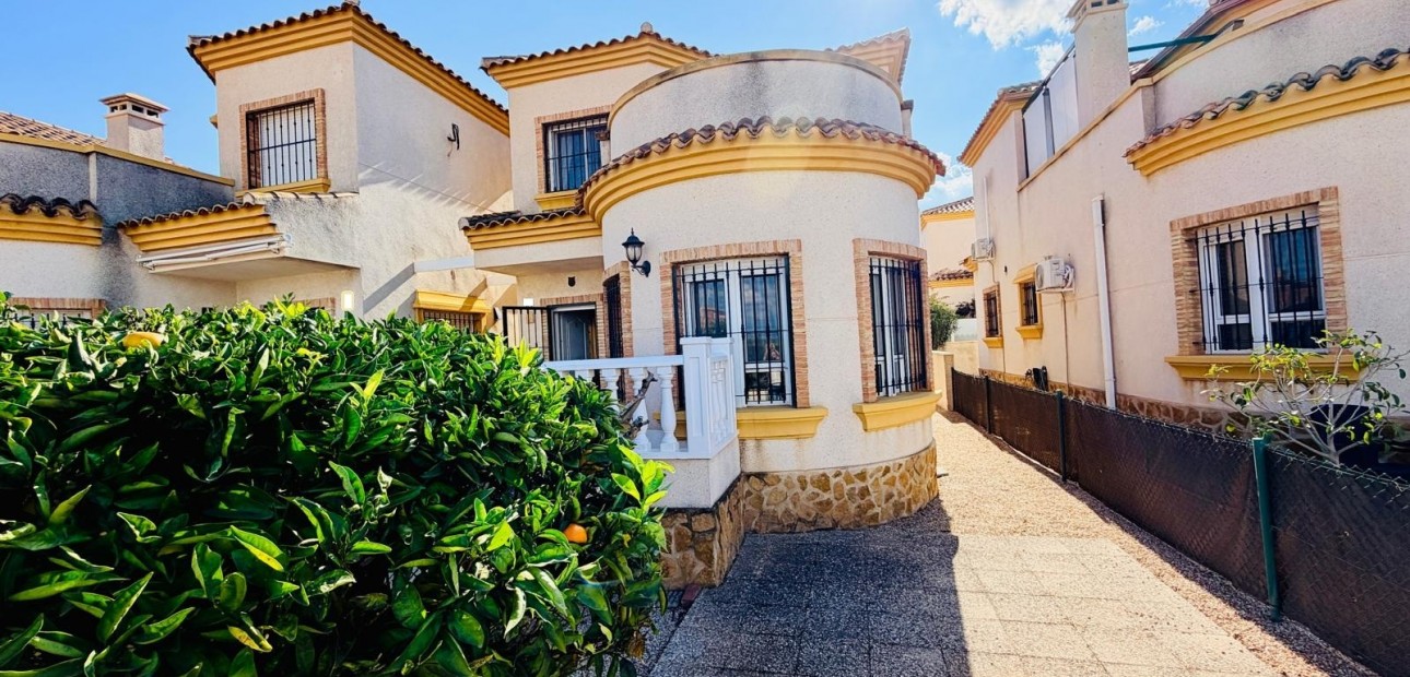 Sale - Detached Villa -
Los Montesinos - La Herrada