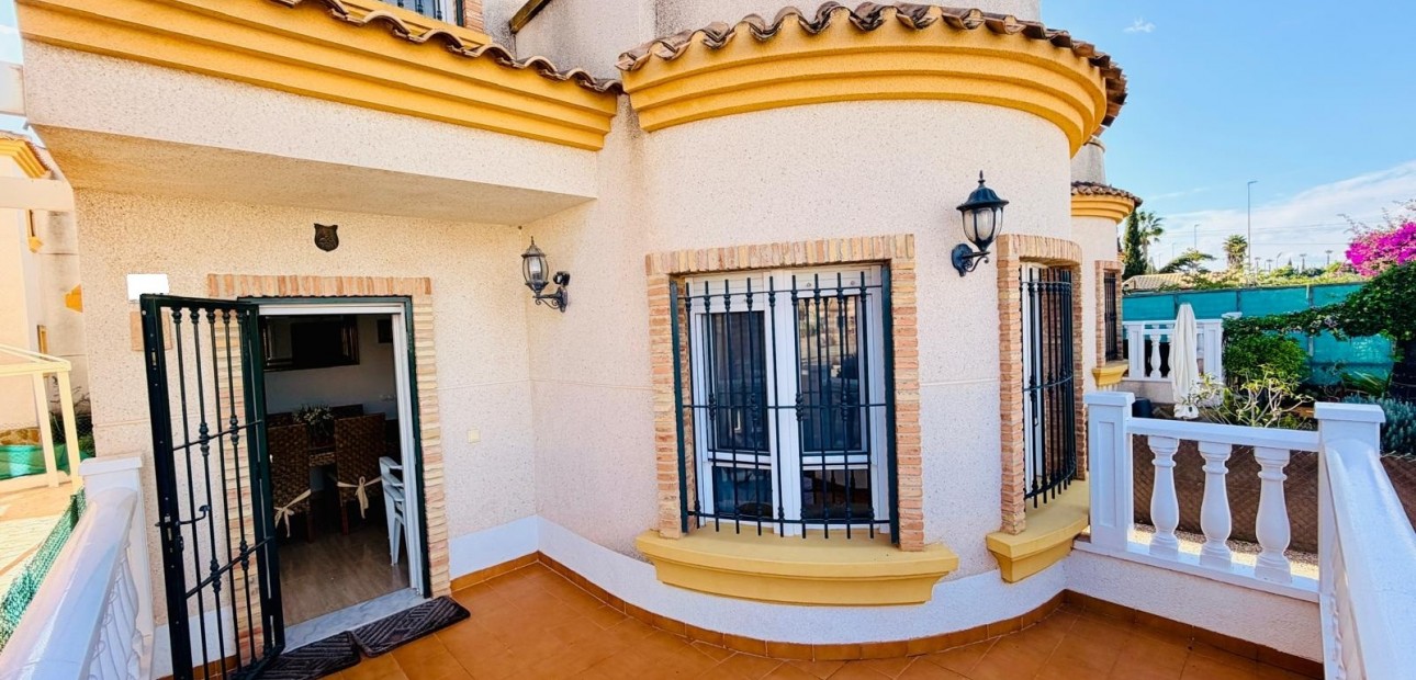 Sale - Detached Villa -
Los Montesinos - La Herrada