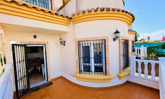Sale - Detached Villa -
Los Montesinos - La Herrada