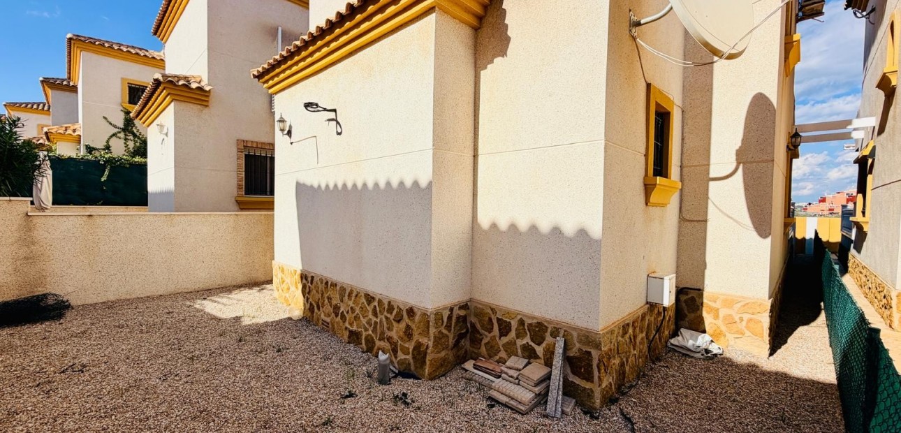 Sale - Detached Villa -
Los Montesinos - La Herrada