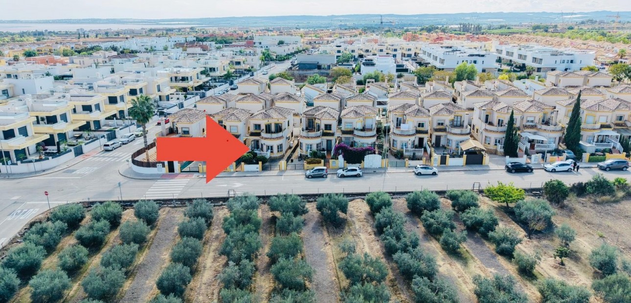 Sale - Detached Villa -
Los Montesinos - La Herrada