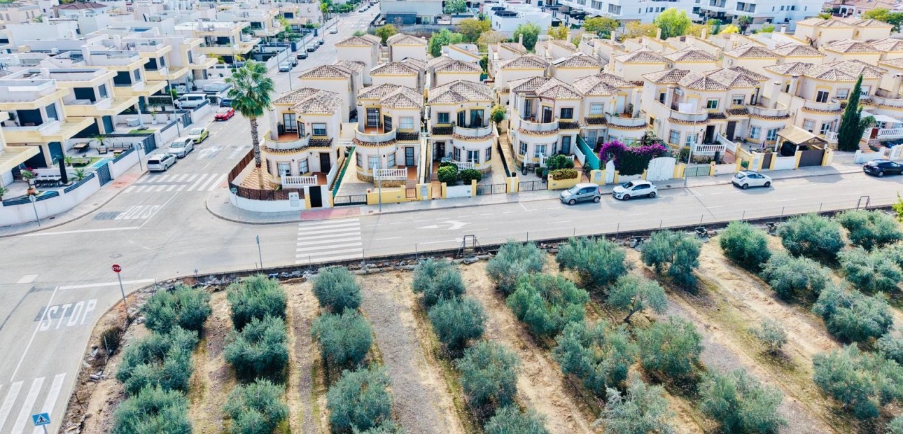 Sale - Detached Villa -
Los Montesinos - La Herrada