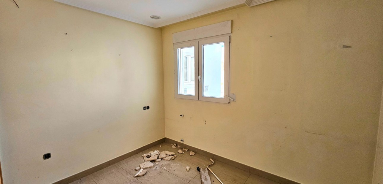 Sale - Apartment / flat -
Torrevieja - torrevieja