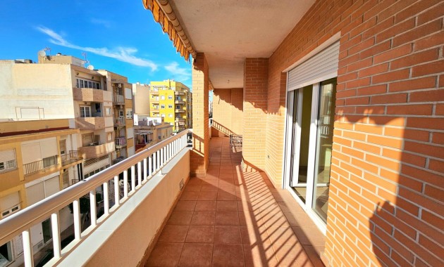 Sale - Apartment / flat -
Torrevieja - torrevieja