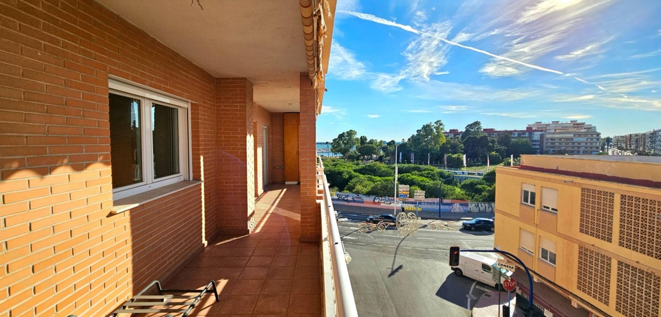 Sale - Apartment / flat -
Torrevieja - torrevieja