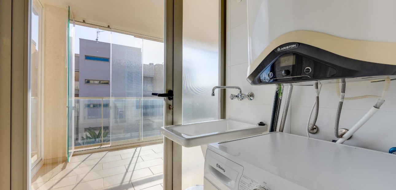 Sale - Apartment / flat -
Orihuela Costa - Playa Flamenca