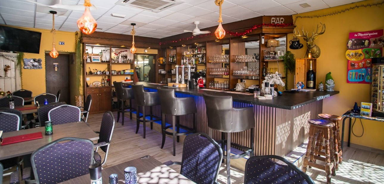 Sale - Commercial property -
Orihuela - Los Balcones Y los Altos