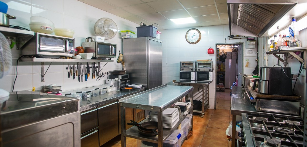 Sale - Commercial property -
Orihuela - Los Balcones Y los Altos