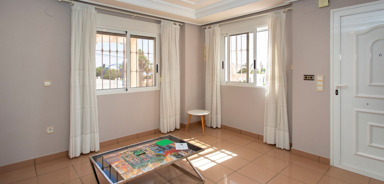 Sale - Villa -
Torrevieja