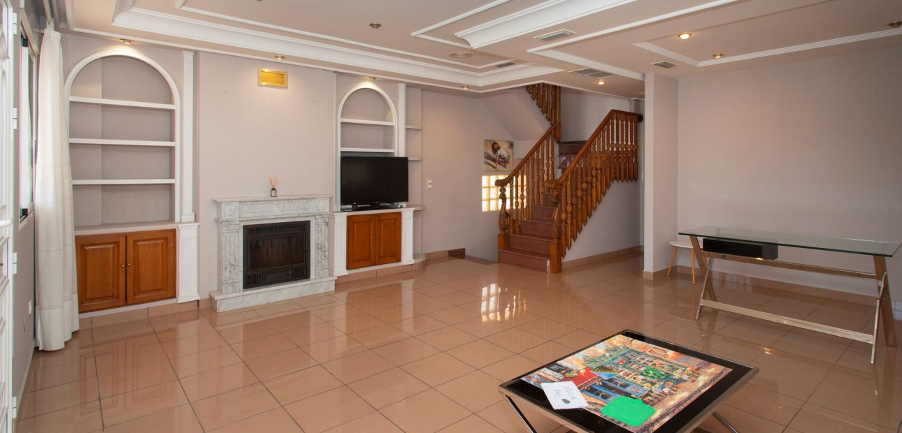 Sale - Villa -
Torrevieja