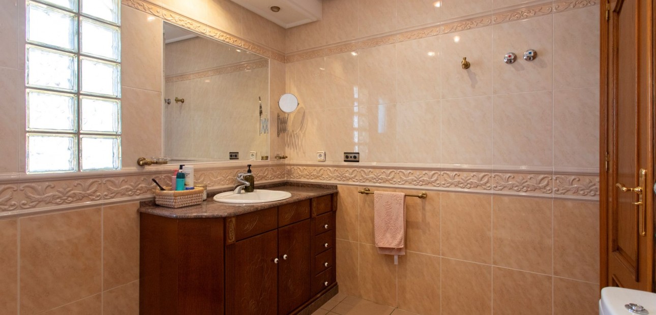 Sale - Villa -
Torrevieja