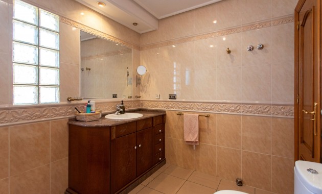 Sale - Villa -
Torrevieja