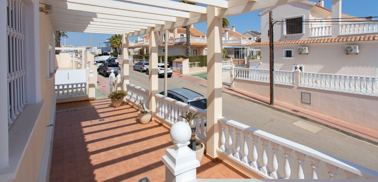 Sale - Villa -
Torrevieja