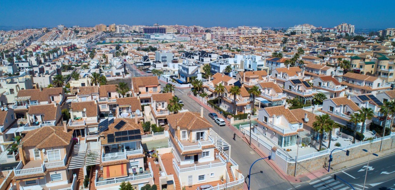Sale - Villa -
Torrevieja