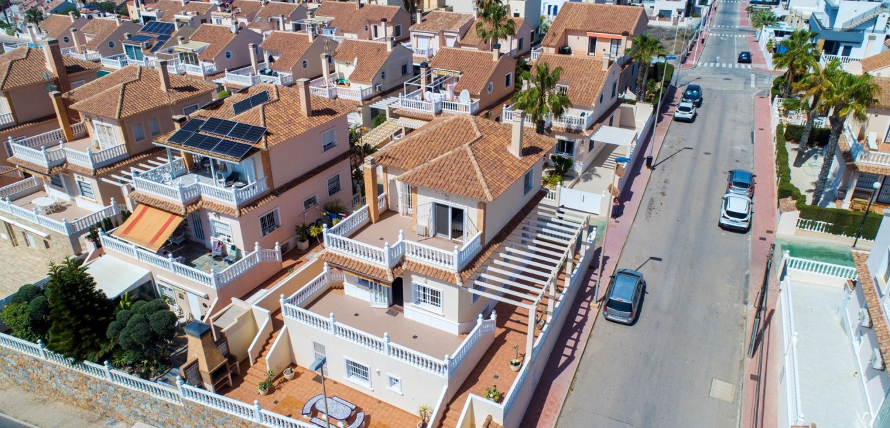 Sale - Villa -
Torrevieja