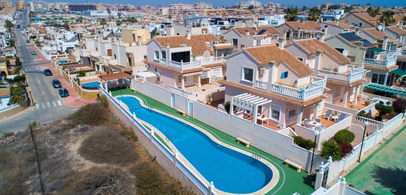 Sale - Villa -
Torrevieja