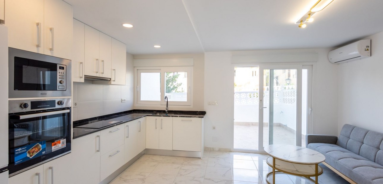 Sale - Town house -
Los Balcones