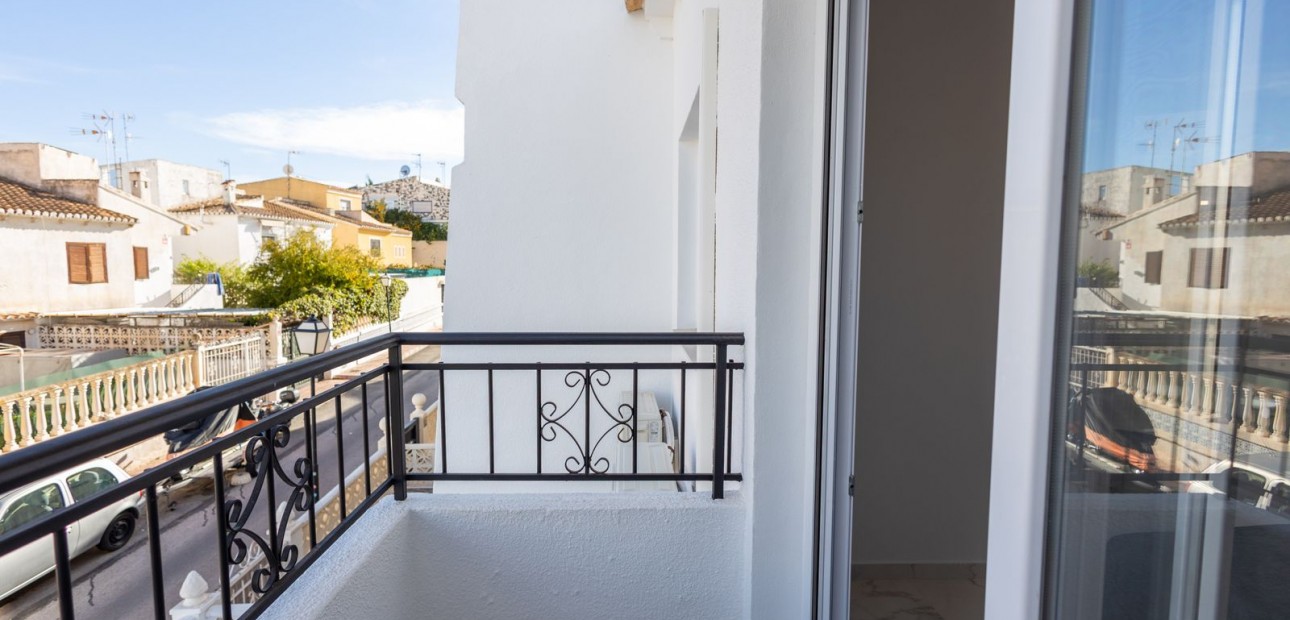 Sale - Town house -
Los Balcones