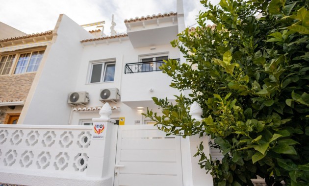 Sale - Town house -
Los Balcones