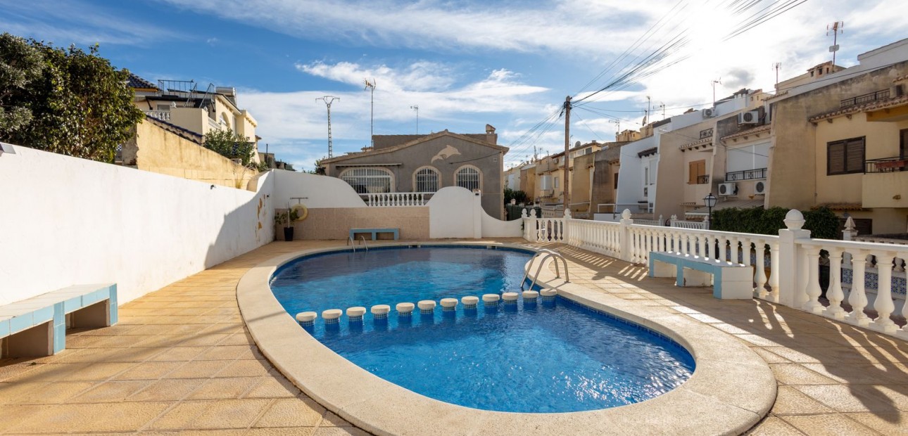 Sale - Town house -
Los Balcones
