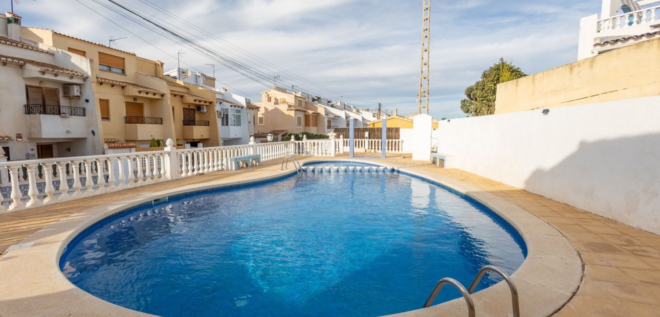 Sale - Town house -
Los Balcones