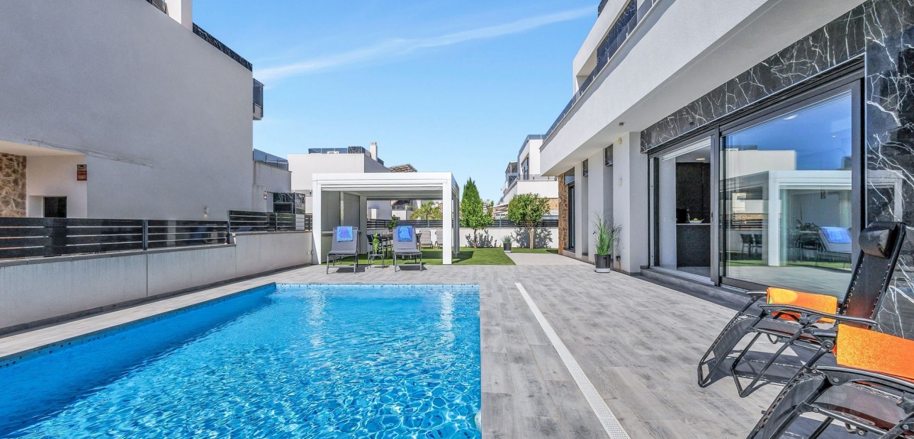 Herverkoop - Villa -
Torrevieja