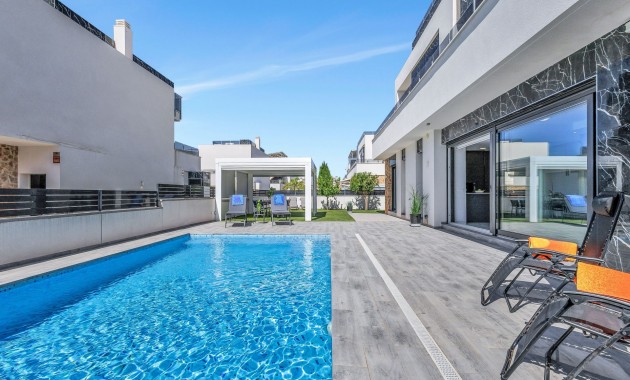 Herverkoop - Villa -
Torrevieja