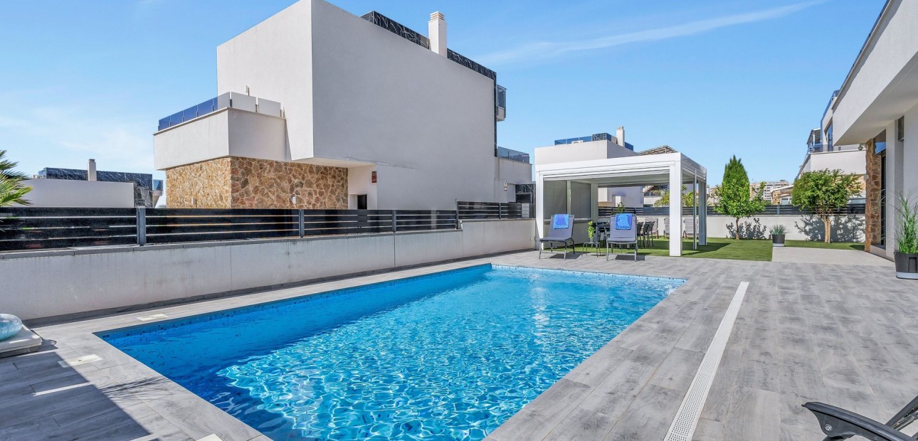 Herverkoop - Villa -
Torrevieja