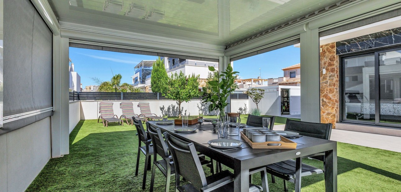 Herverkoop - Villa -
Torrevieja