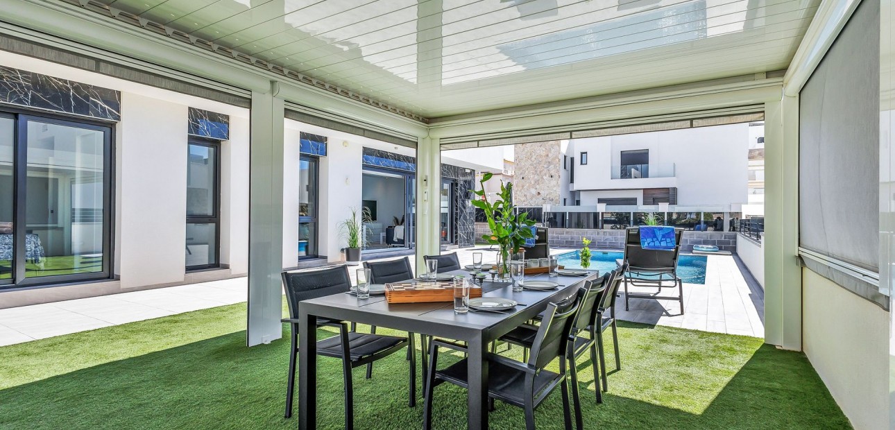 Herverkoop - Villa -
Torrevieja