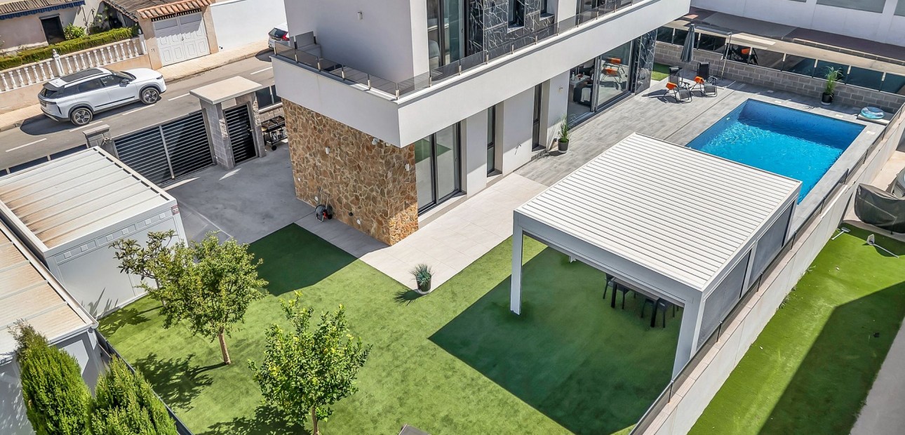Herverkoop - Villa -
Torrevieja