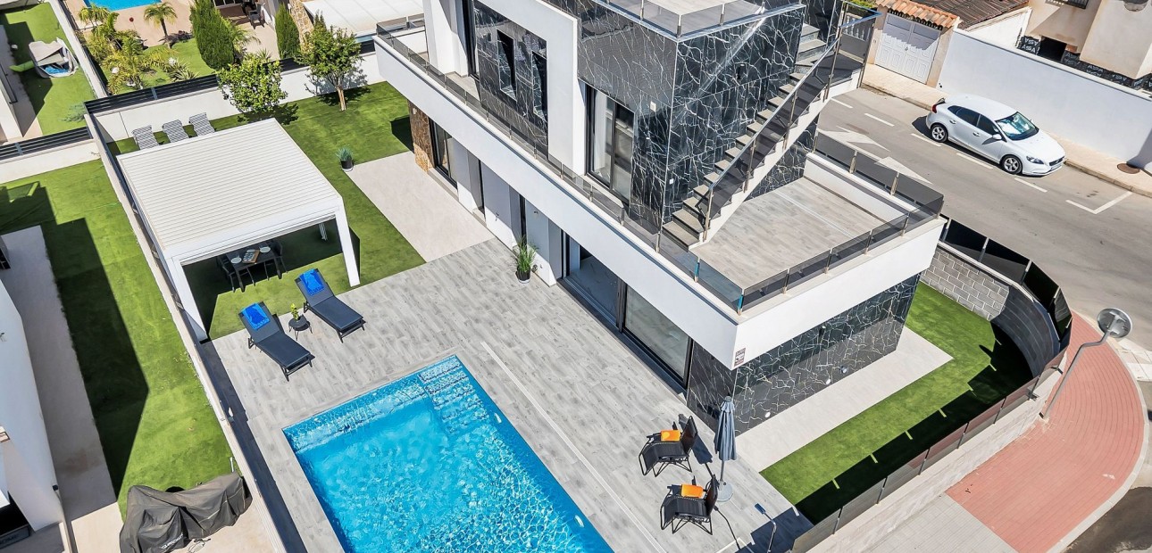 Herverkoop - Villa -
Torrevieja