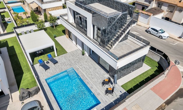 Herverkoop - Villa -
Torrevieja