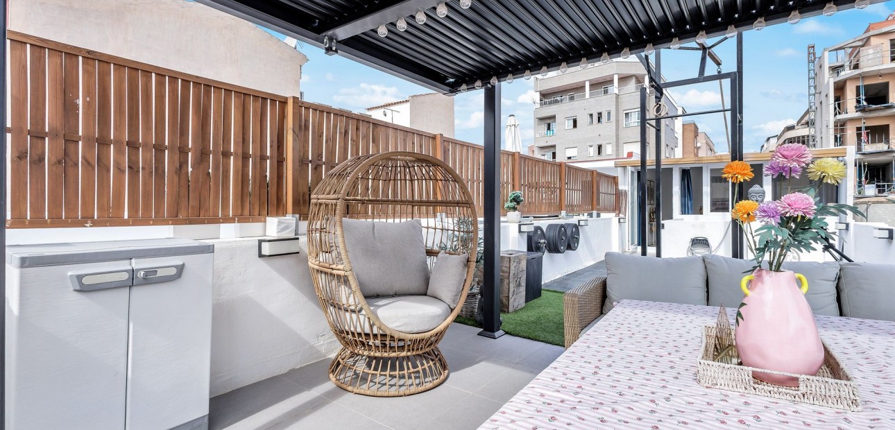 Venta - Apartamento / piso -
Torrevieja