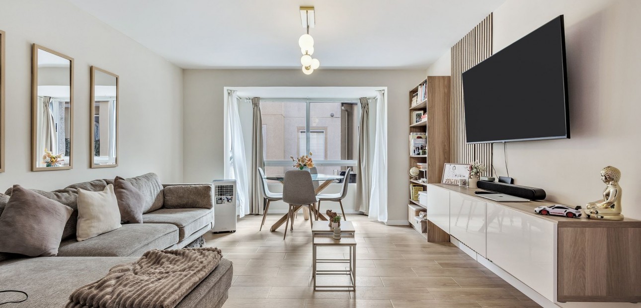 Venta - Apartamento / piso -
Torrevieja