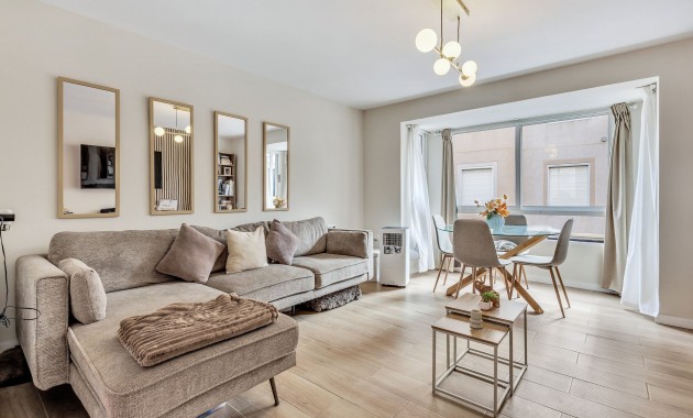Venta - Apartamento / piso -
Torrevieja