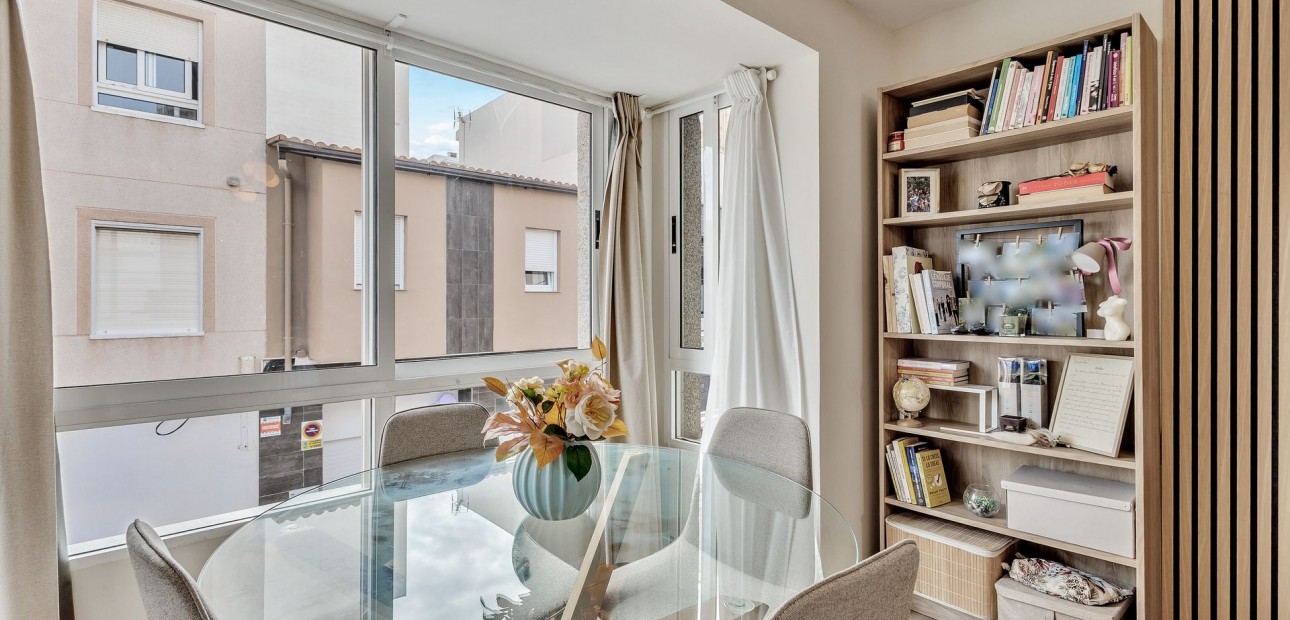 Venta - Apartamento / piso -
Torrevieja