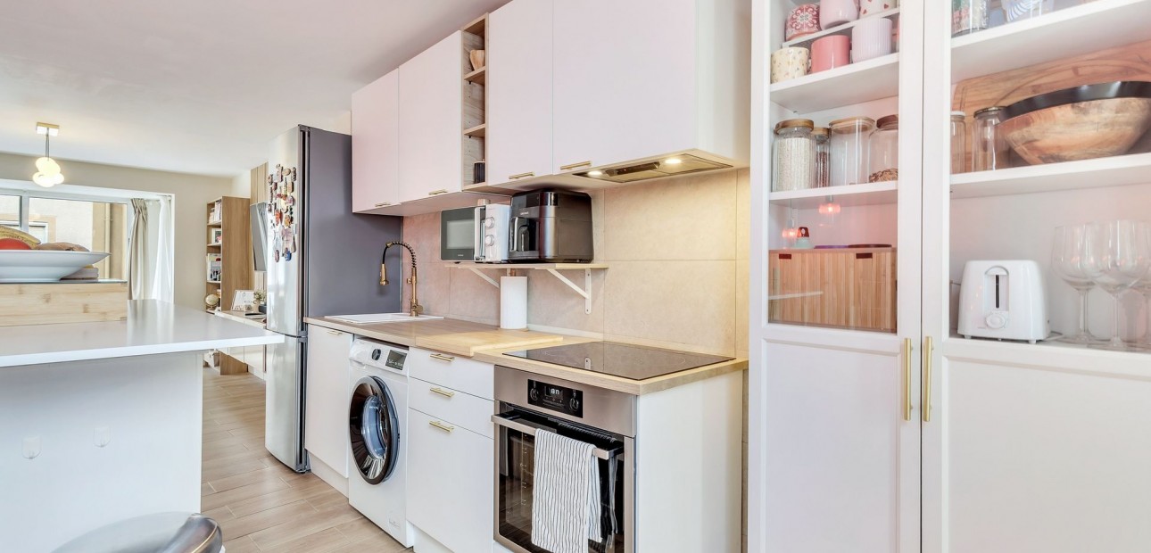 Venta - Apartamento / piso -
Torrevieja