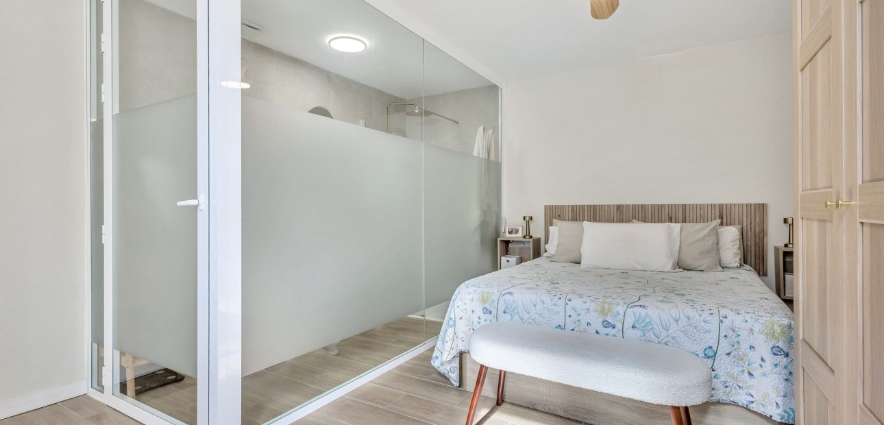 Venta - Apartamento / piso -
Torrevieja
