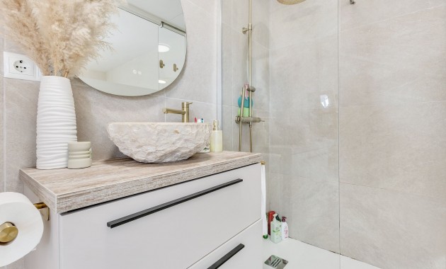 Venta - Apartamento / piso -
Torrevieja
