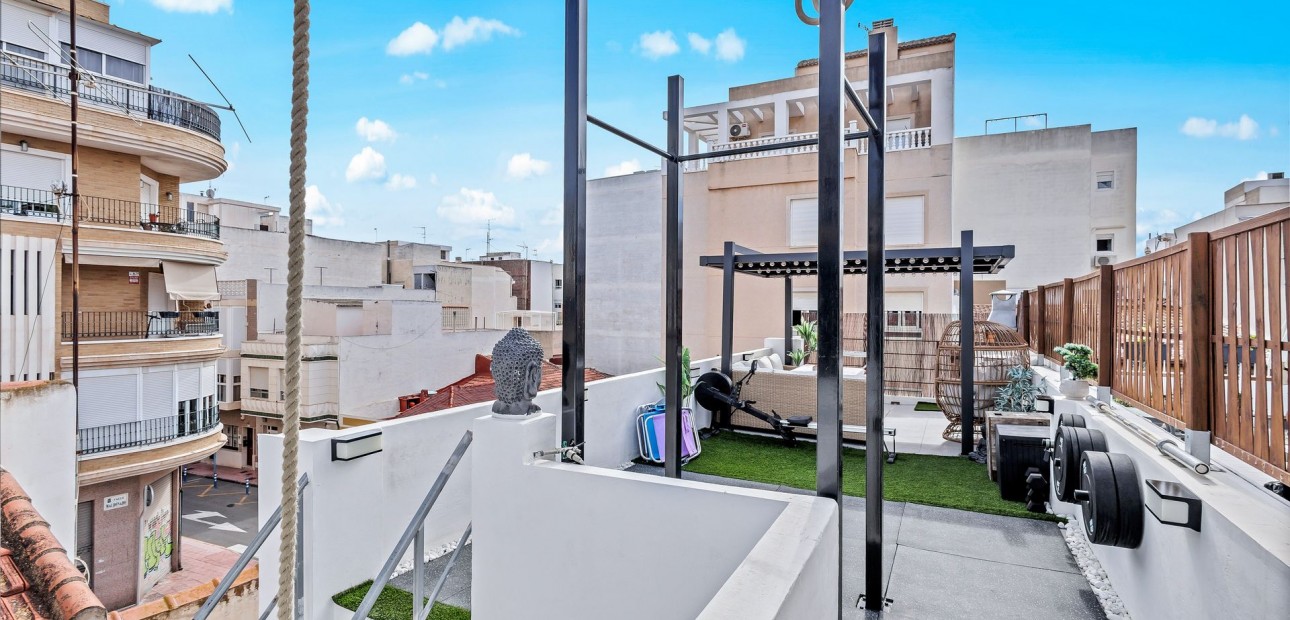 Venta - Apartamento / piso -
Torrevieja