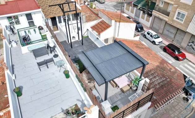 Venta - Apartamento / piso -
Torrevieja