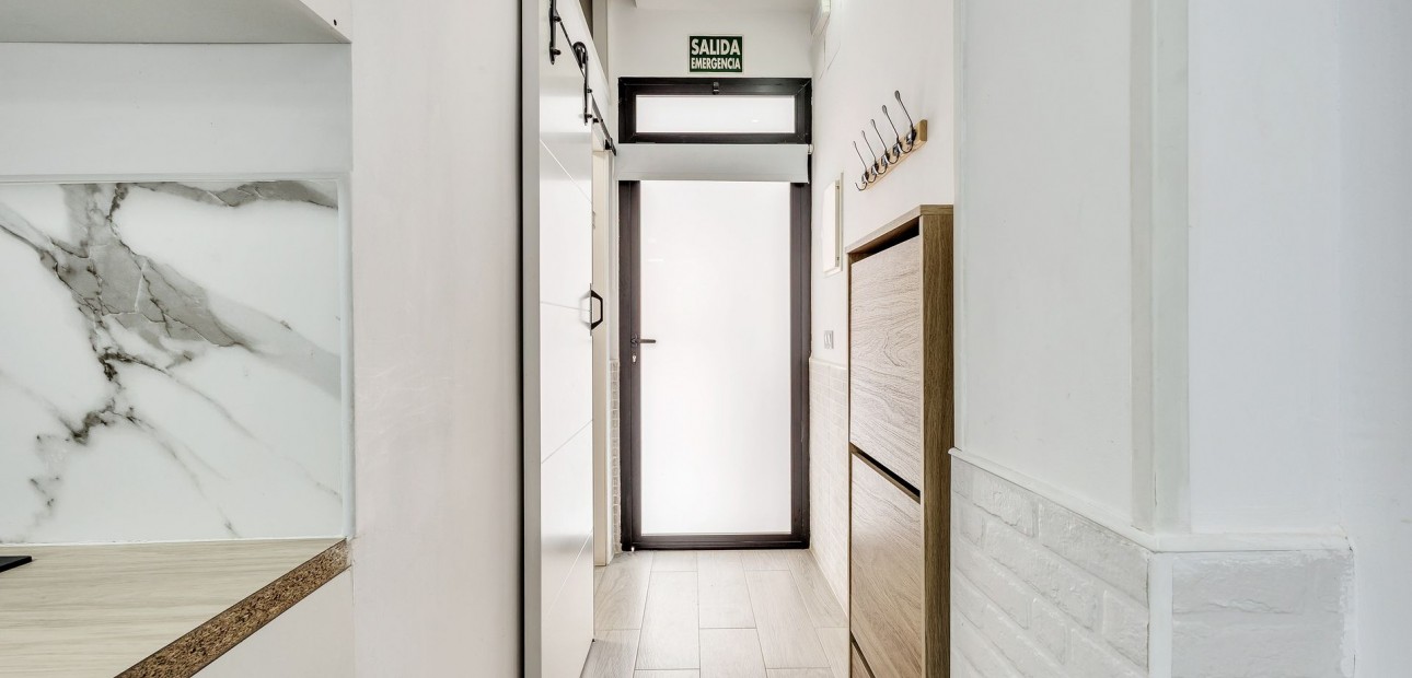 Venta - Apartamento / piso -
Torrevieja