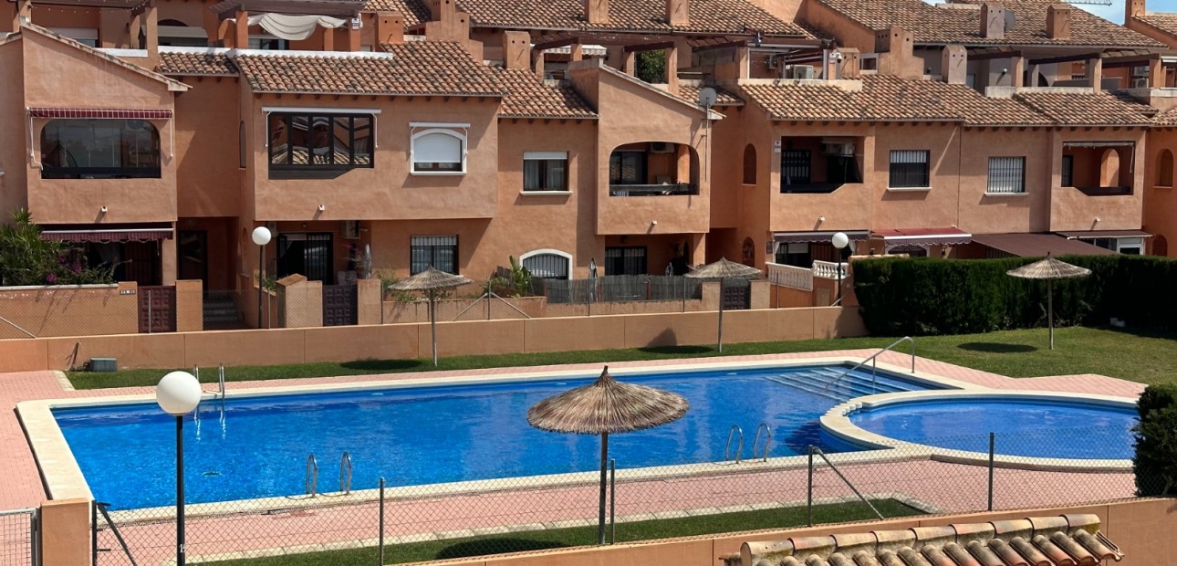 Sale - Apartment / flat -
Torrevieja - Aguas Nuevas