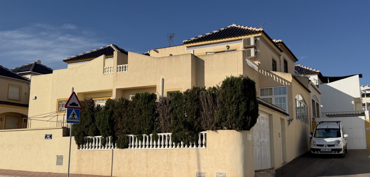 Sale - Quad Villa -
Orihuela Costa - Los Balcones