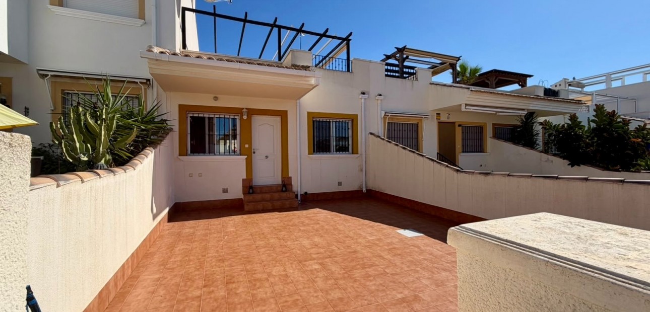 Sale - Townhouse -
Orihuela - Entre Naranjos Vistabella