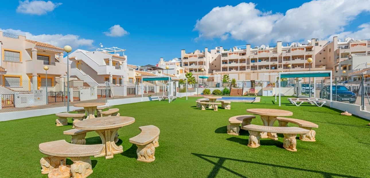 Sale - Townhouse -
Orihuela - Entre Naranjos Vistabella